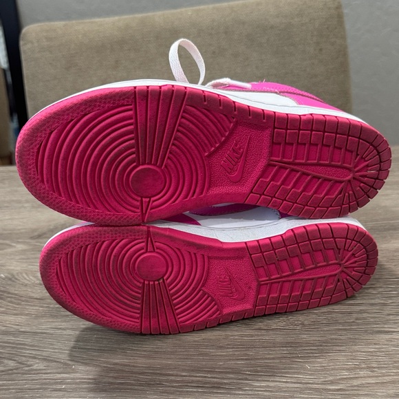 Nike Kids Sneakers in Pink and White - Picture 6 of 6